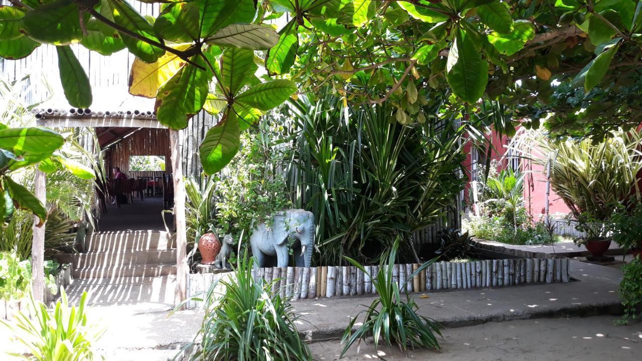 Hotel Robinson Plage Lomé Esterno foto