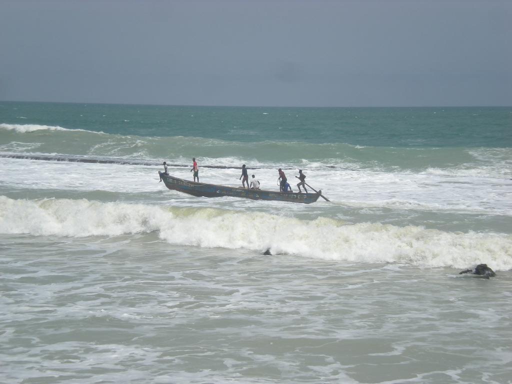 Hotel Robinson Plage Lomé Esterno foto