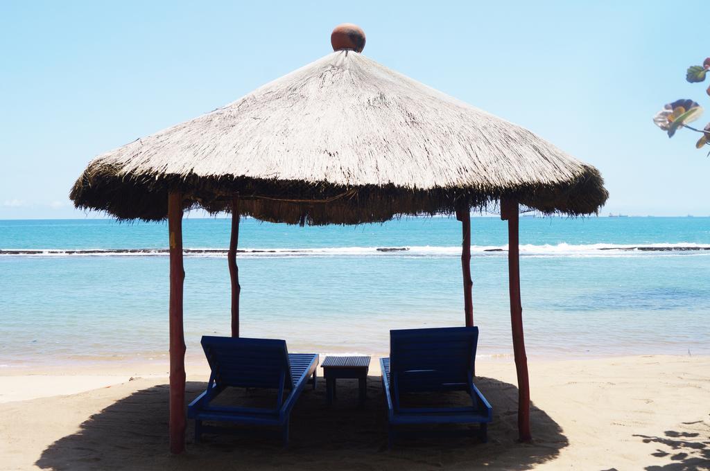 Hotel Robinson Plage Lomé Esterno foto