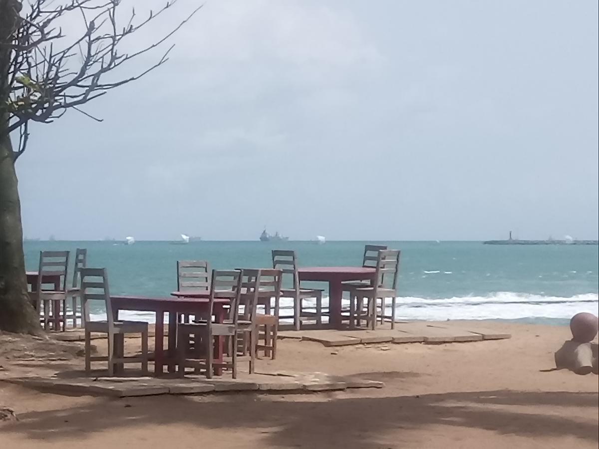 Hotel Robinson Plage Lomé Esterno foto