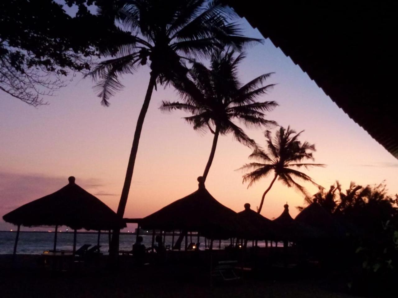 Hotel Robinson Plage Lomé Esterno foto