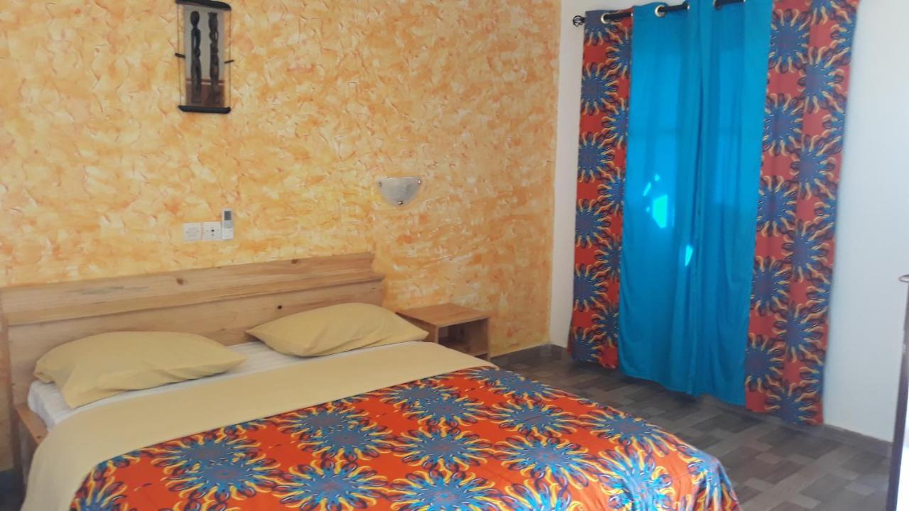Hotel Robinson Plage Lomé Esterno foto